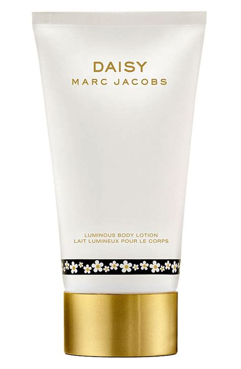 marc jacobs daisy body lotion.